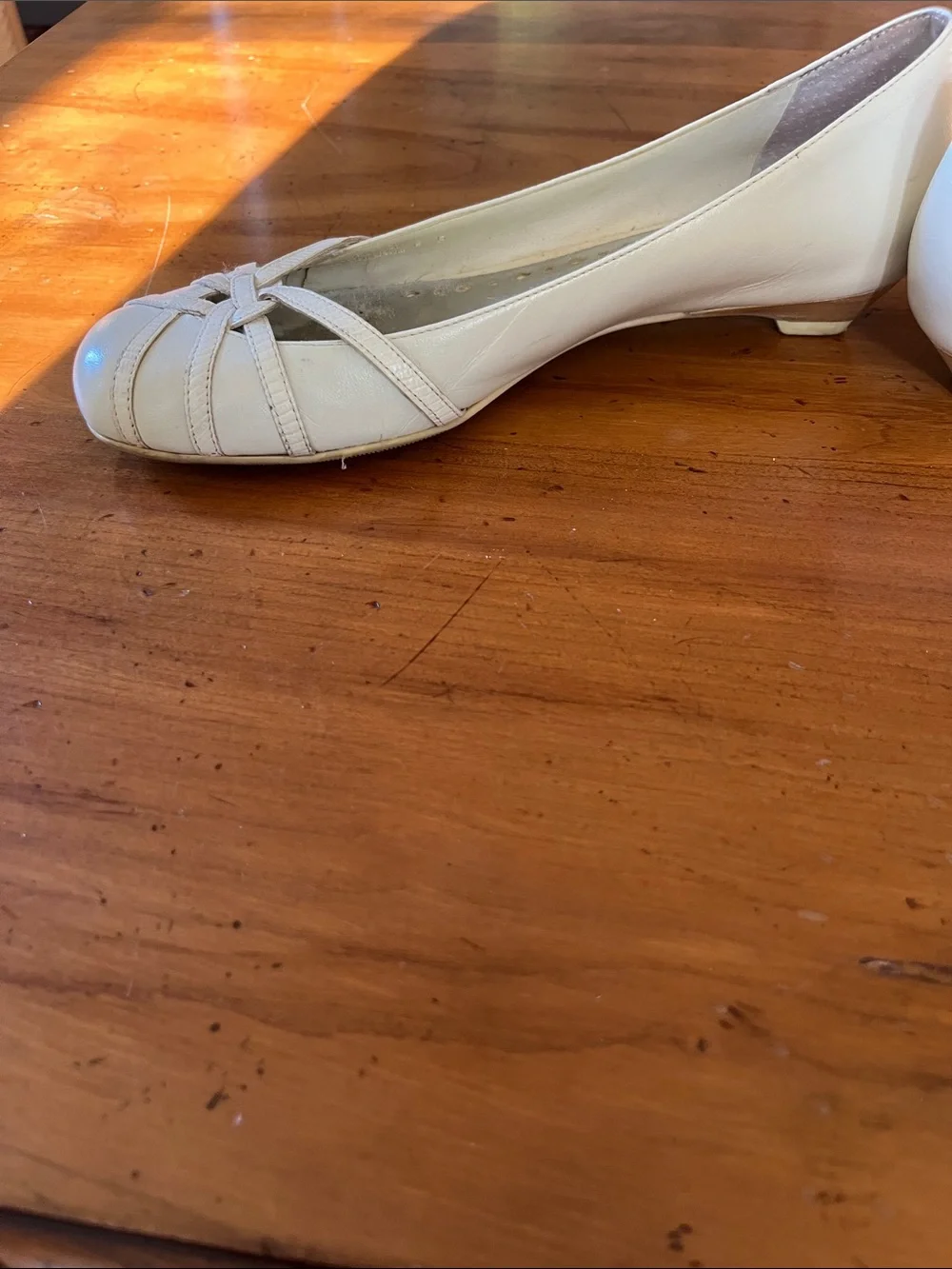 BCBGirls White Knot-Front Small Wedge Heels